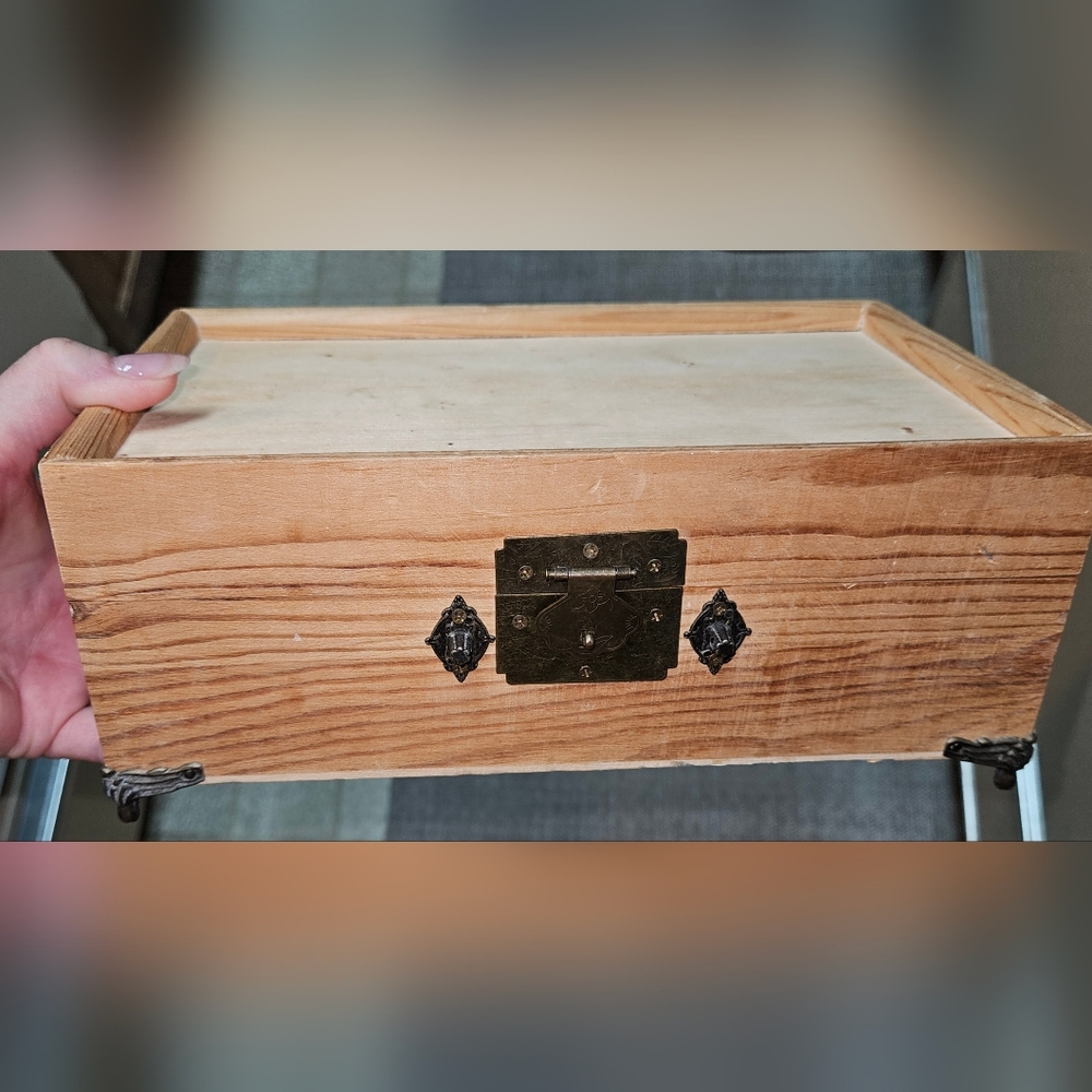 Woodpile Unfinished Jewelry Box Metal Feet & Closure Mirror & Removeable Tray